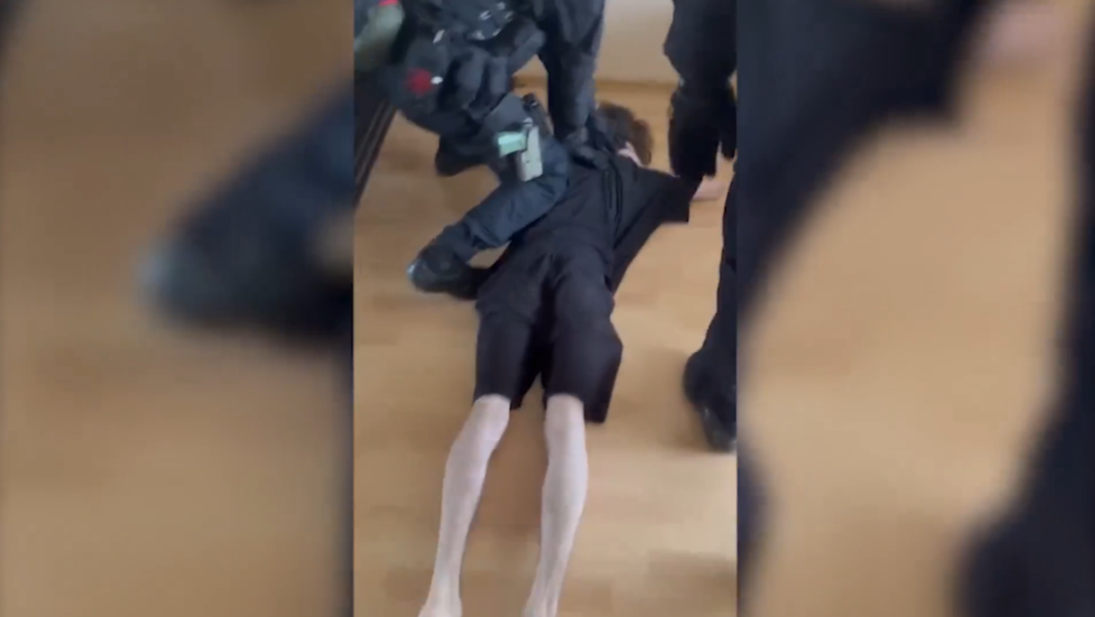 В Кувандыке задержали кибермошенника, который крал аккаунты на «Госуслугах»