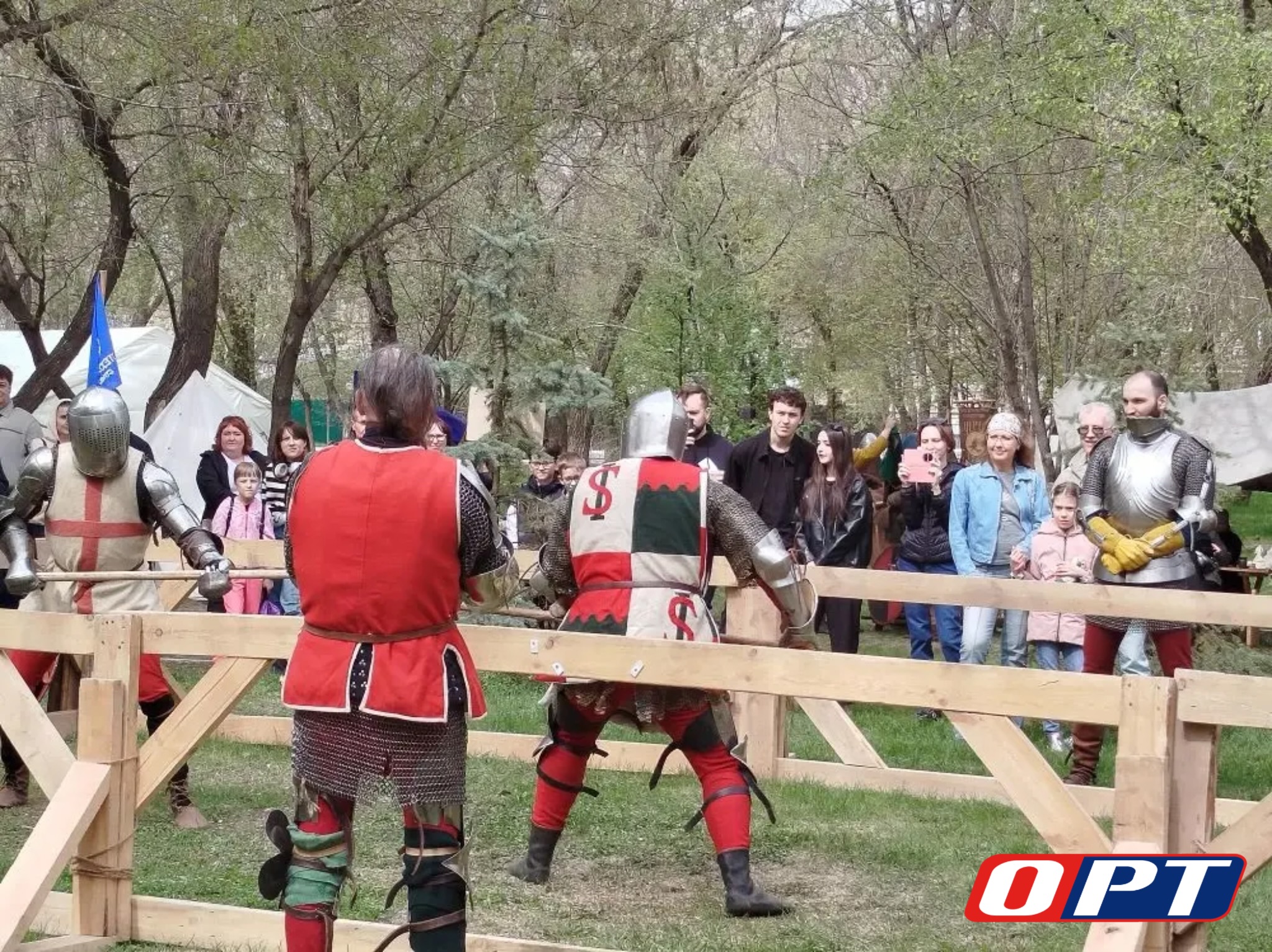 В Оренбурге мультивековой фестиваль объединил рыцарей, ремесленников и зрителей