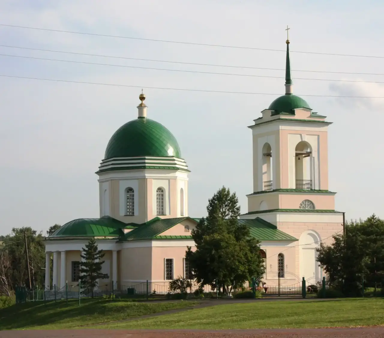 Историк и ветеран СВО открывает для туристов церковь в селе Державино