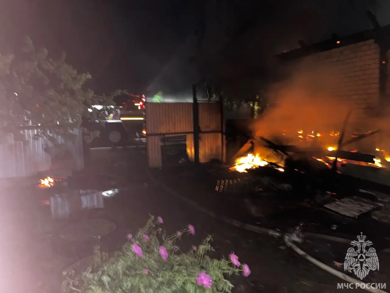 Трагедия в Новосергиевке: при ночном пожаре погибли двое мужчин