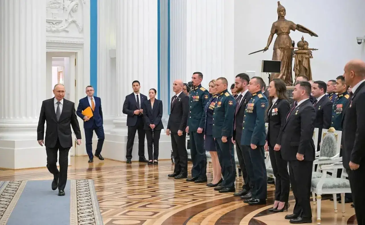 Владимир Путин встретился с участниками программы «Время героев»