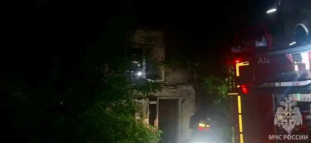 В Орске на пожаре спасли пятерых человек