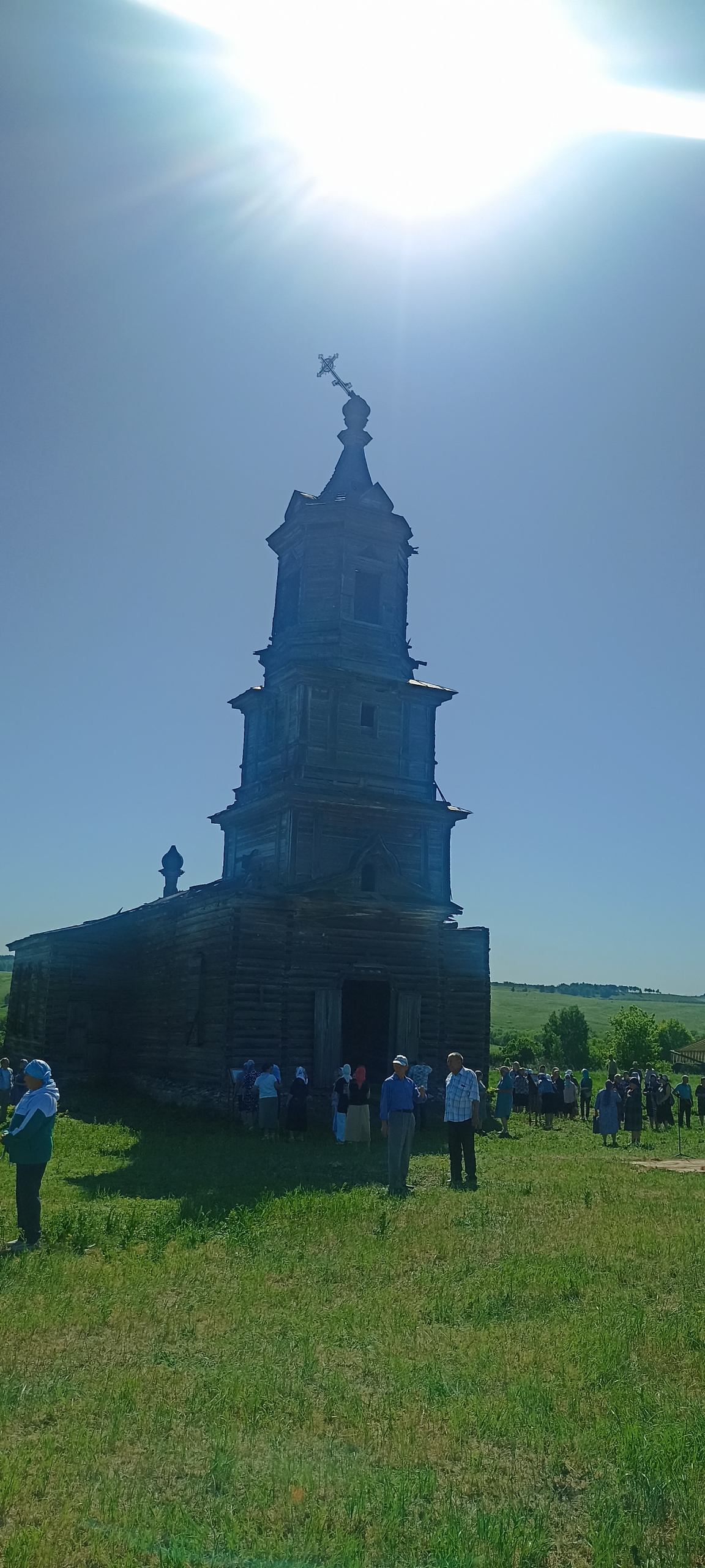 Православные верующие Оренбуржья отмечают «Пасху усопших»