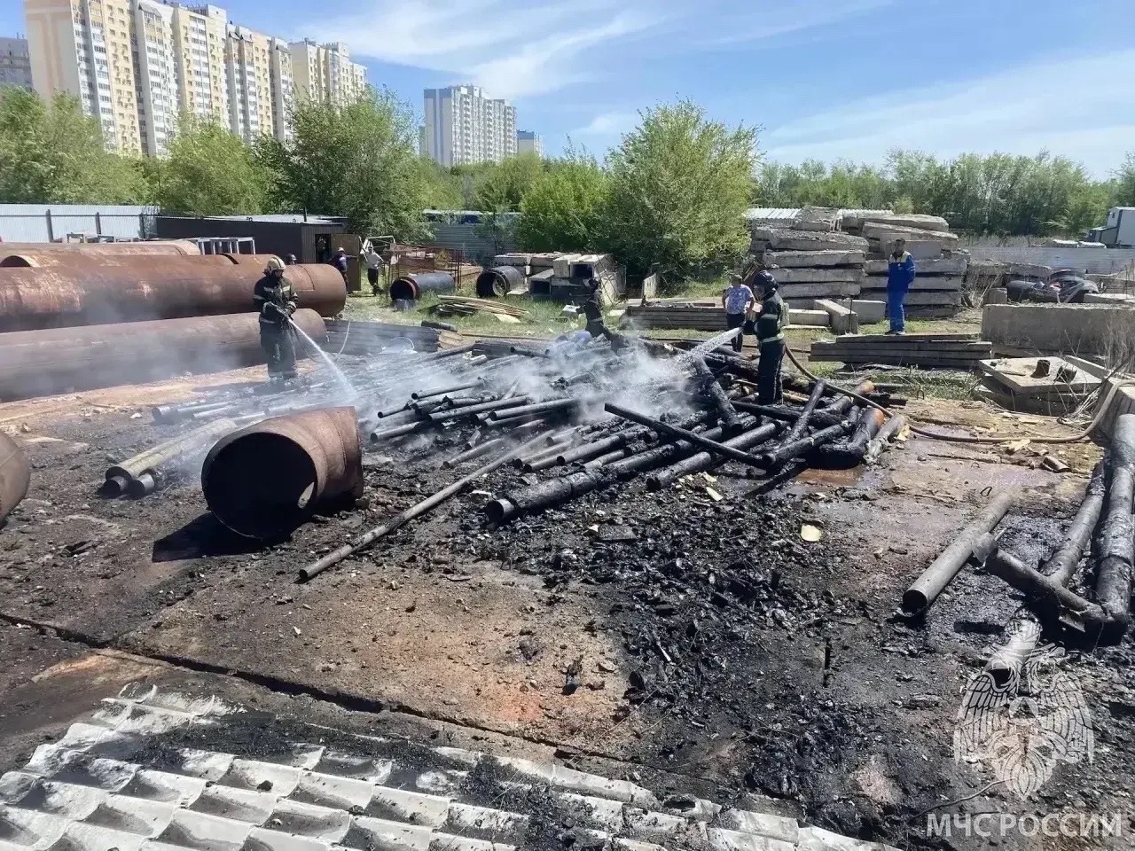 На улице Транспортной горят мусор и покрышки