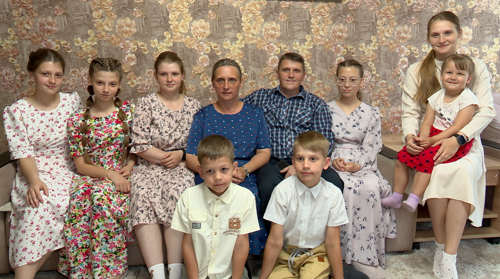 Как живёт оренбургская многодетная семья Воробьёвых, где растут 11 детей