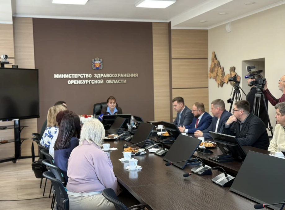 Оренбургские врачи провели более 4 600 консультаций для детей в ЛНР