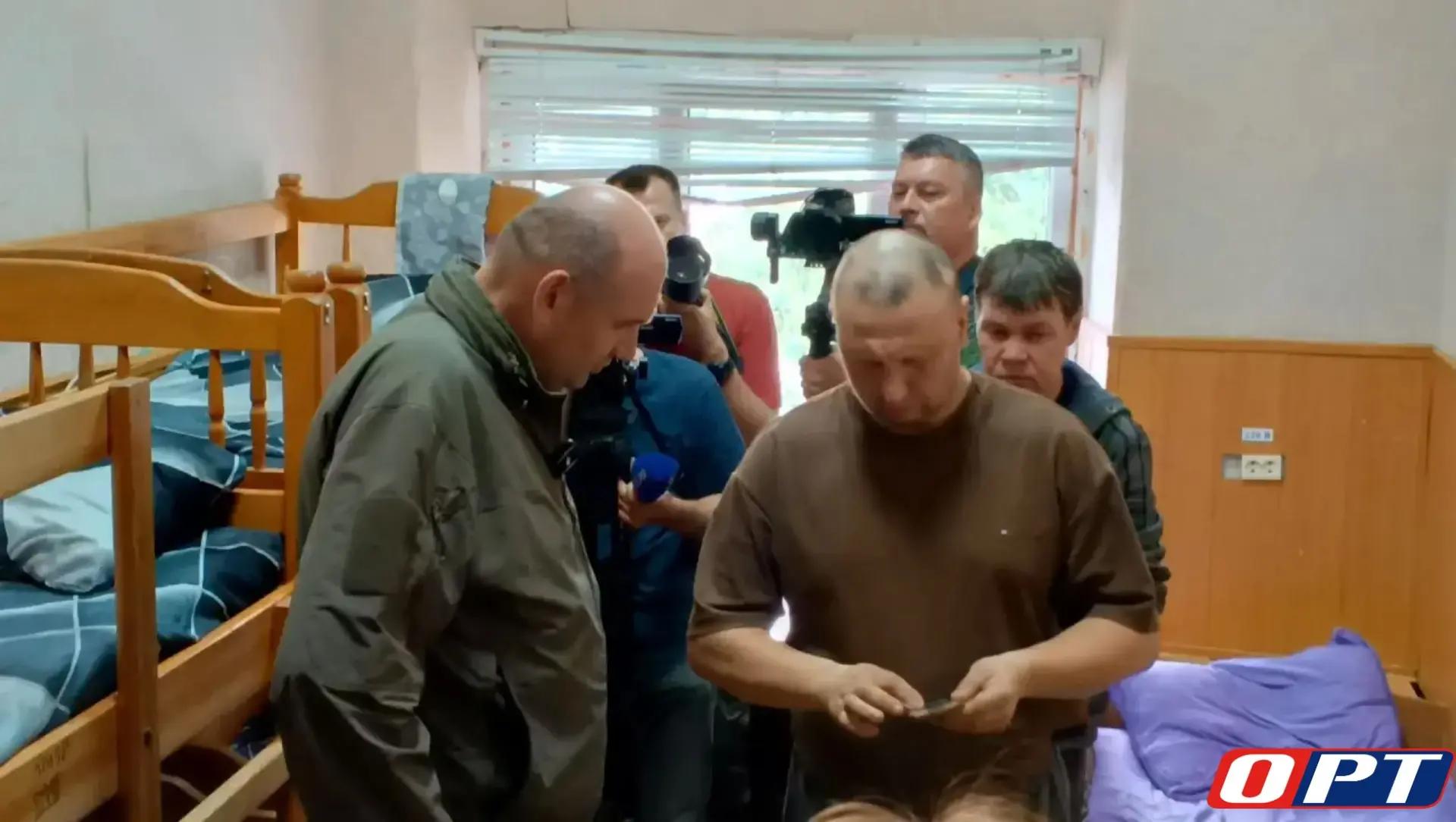 Евгений Солнцев встретился с жителями Бугуруслана, чьи дома пострадали от стихии