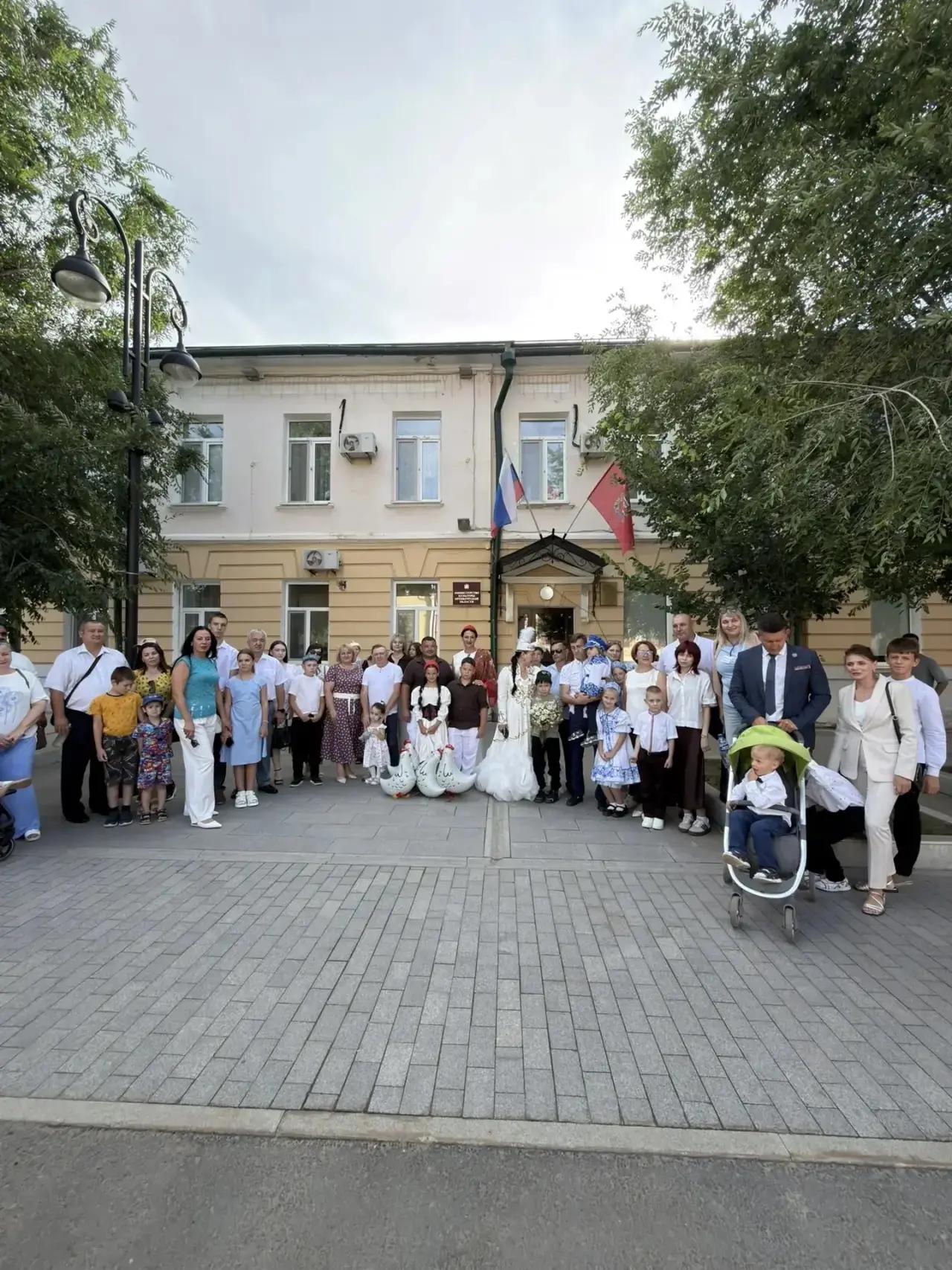 Парад семей в Оренбуржье: жёлтые пчёлы, пернатые друзья и море улыбок