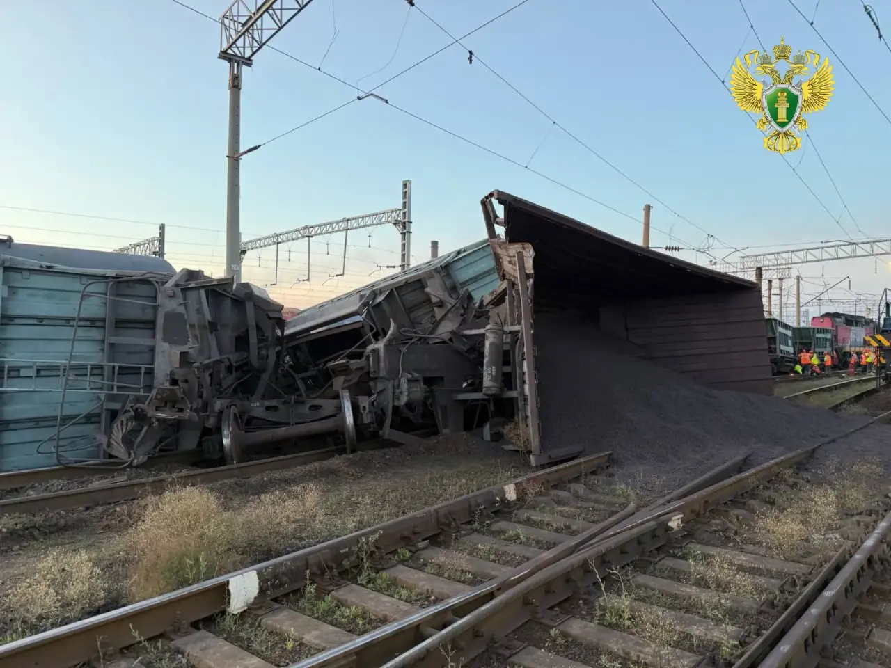 На станции Никель под Орском сошли с рельсов вагоны с рудой