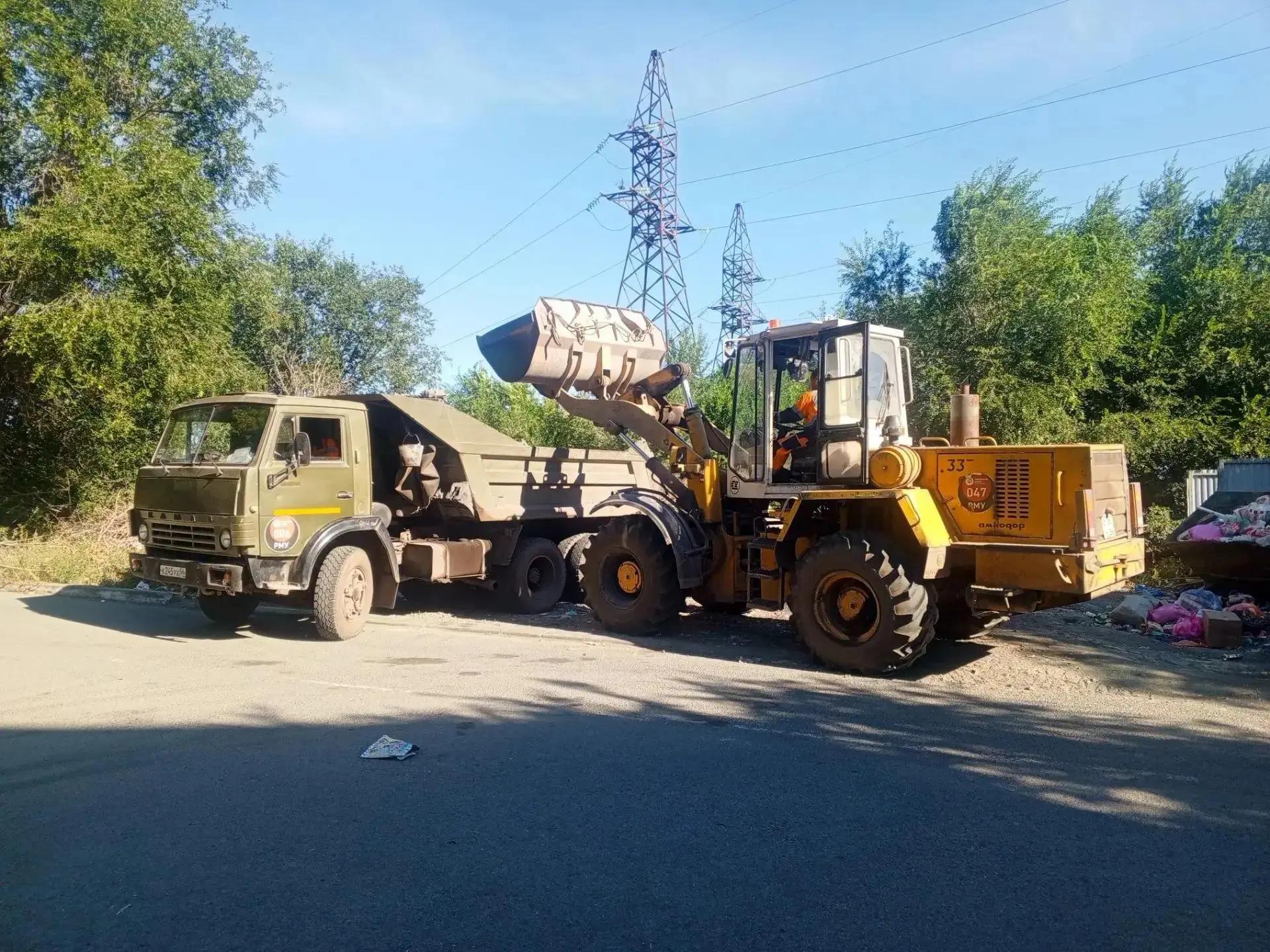В Новотроицке убирают стихийные свалки