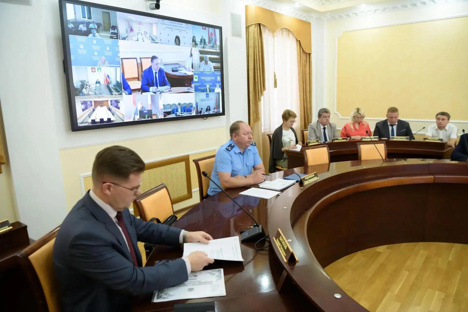 Евгений Солнцев провёл заседание правительства Оренбуржья