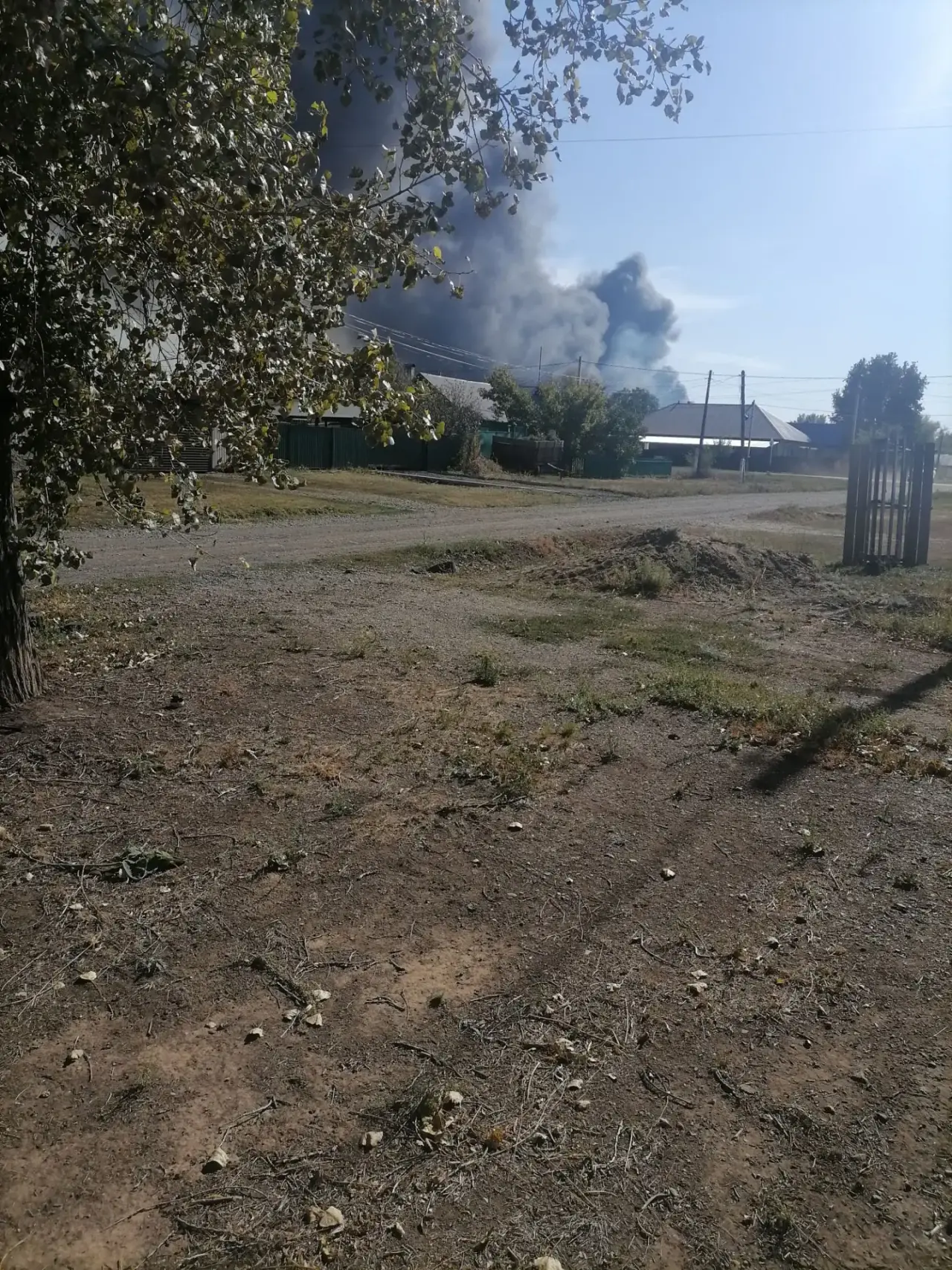 Пожар под Саракташом: МЧС задействовало пожарный поезд