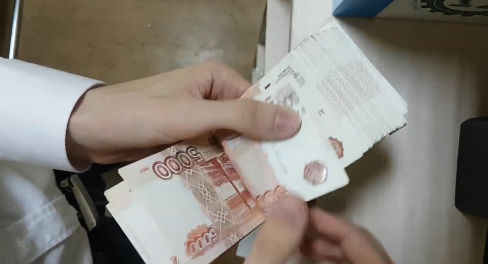 Экс-руководителя госучреждения Оренбуржья будут судить за взятку