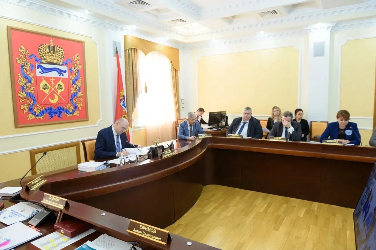 Курс на три года: Евгений Солнцев провёл заседание правительства по прогнозу развития региона