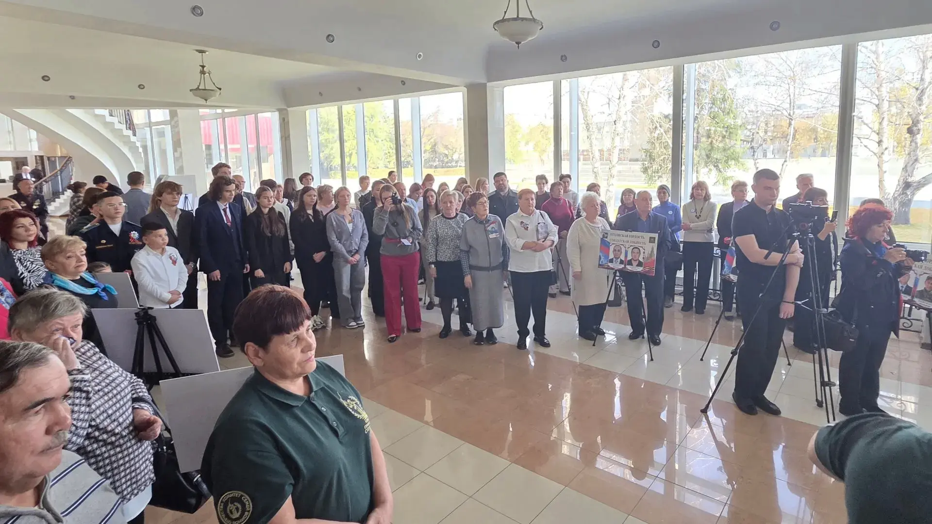 «За каждым подвигом стоит семья»: Юрий Мироненко поддержал открытие новой патриотической выставки