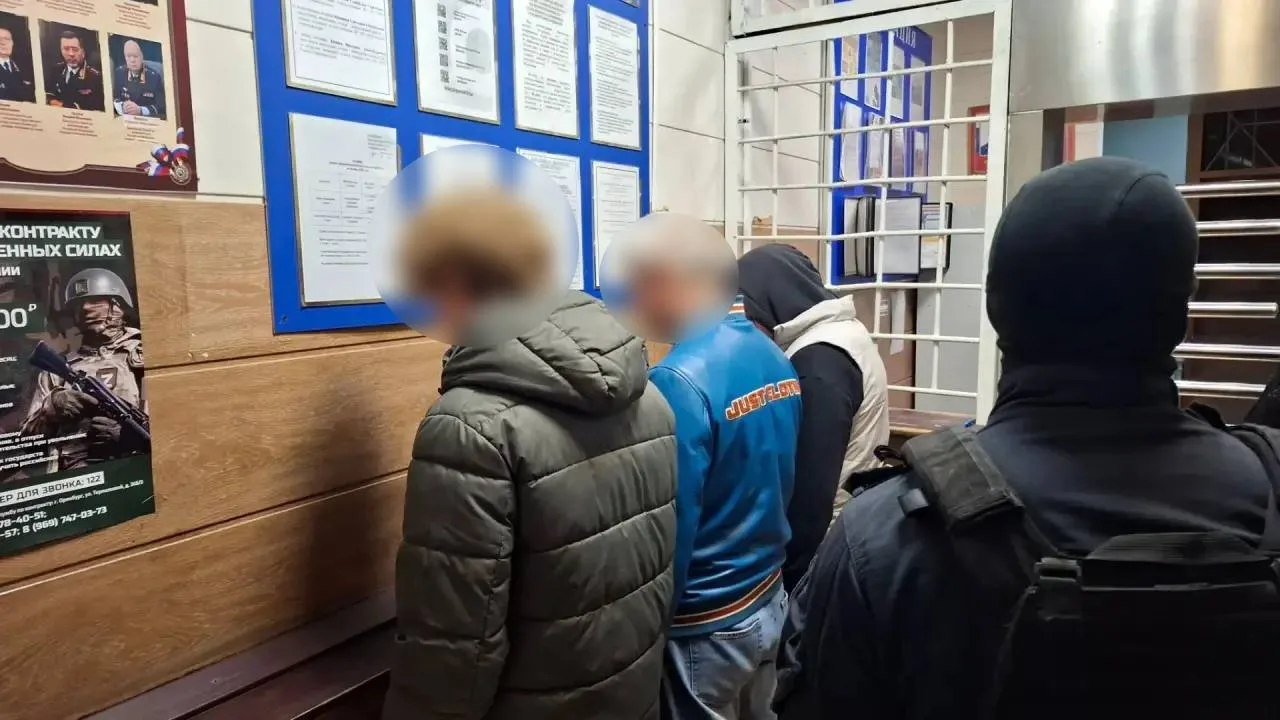 В Оренбурге во время ночного рейда задержали 30 человек
