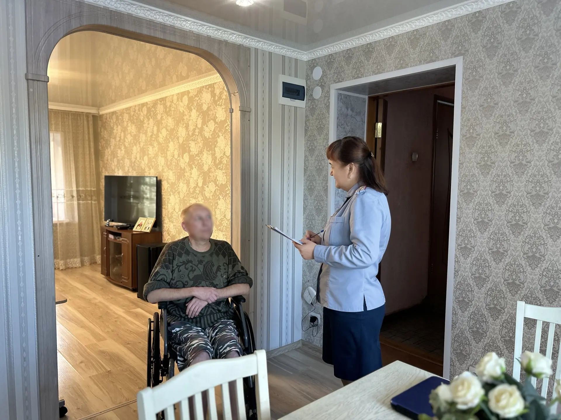 Сотрудники УФСИН помогли осуждённому в Орске оформить социальное обслуживание на дому