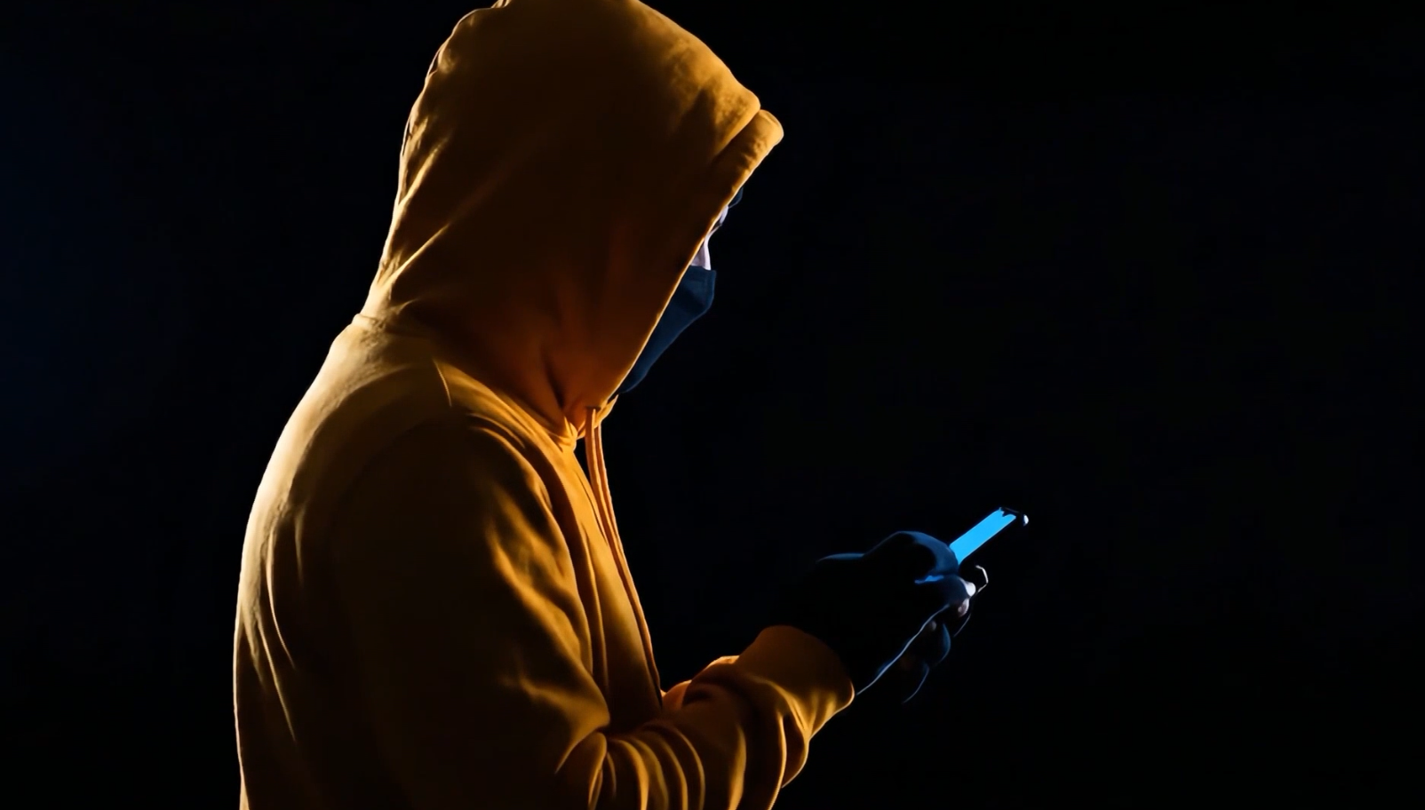 Сезон охоты на кошельки: как мошенники обманывают оренбуржцев на крупные суммы
